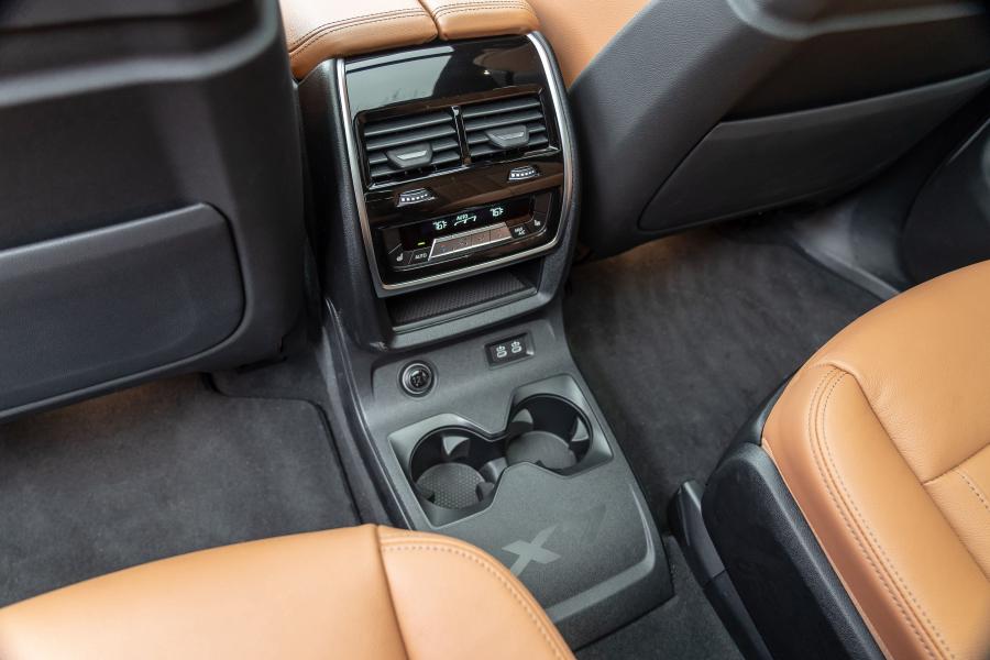 Детали интерьера BMW X7 M50i (G07) 2019 года  (NA) (фото 27 из 40)